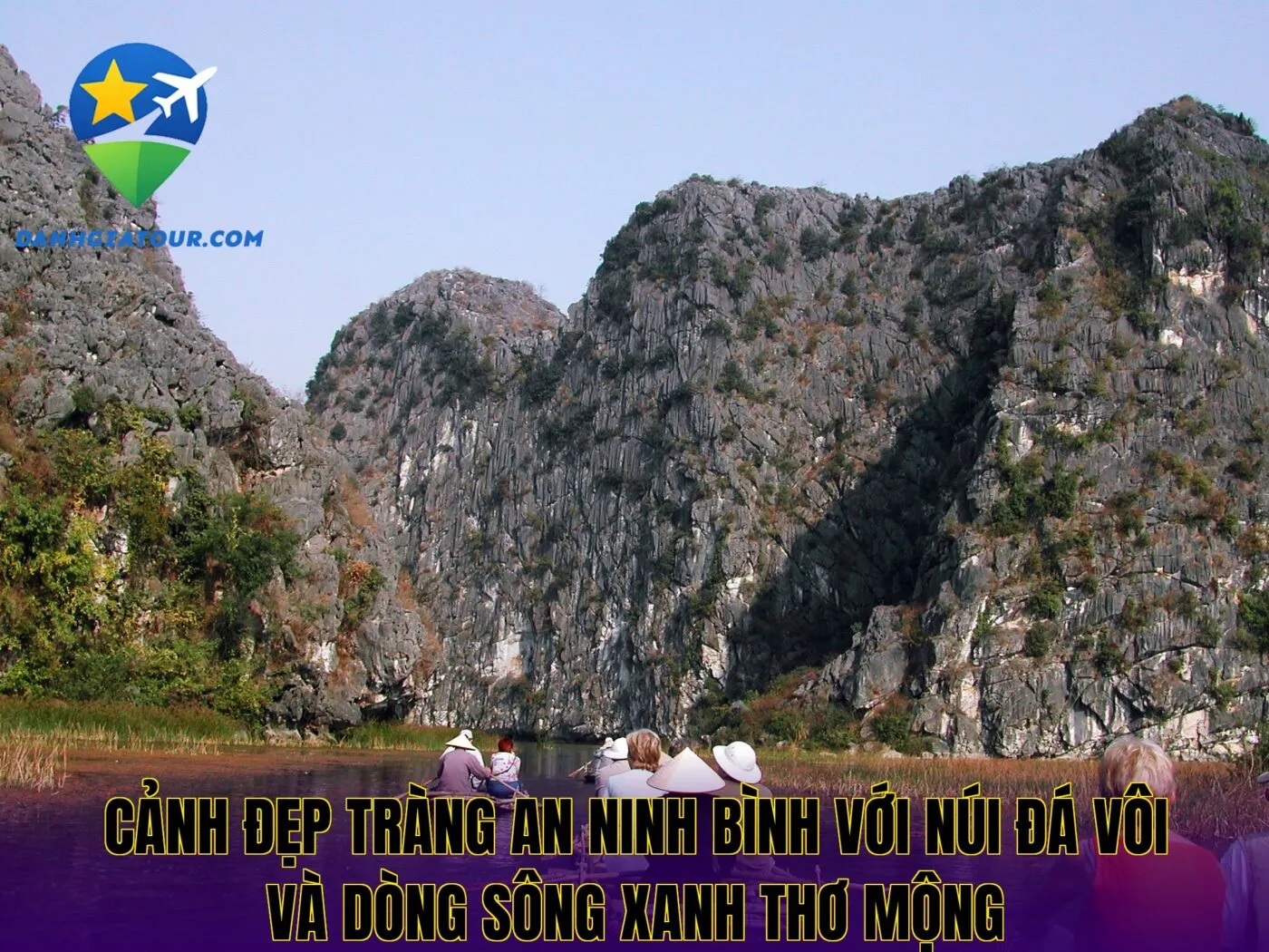 Cảnh đẹp Tràng An Ninh Bình với núi đá vôi và dòng sông xanh thơ mộng
