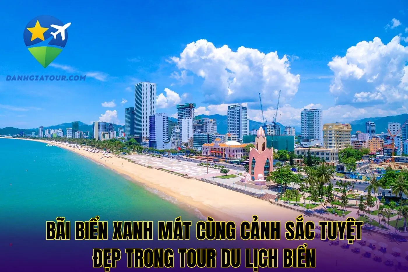 Bãi biển xanh mát cùng cảnh sắc tuyệt đẹp trong tour du lịch biển